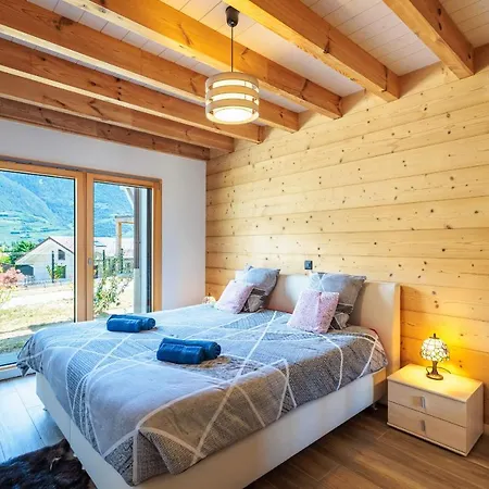 Mitoyenne Proche Des Bains * Сайон