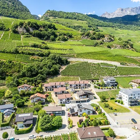 Mitoyenne Proche Des Bains Saillon