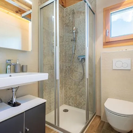 Mitoyenne Proche Des Bains Saillon